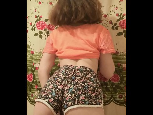 ❤️ Sexy jonk Babe deet hir Shorts op der Kamera of ❤❌ Pornovideo bei eis ❌❤