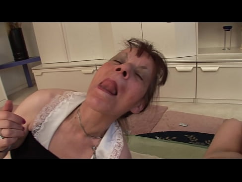 ❤️ Zwee Bomien an ee Grousspapp hunn en Dräier ❤❌ Pornovideo bei eis ❌❤