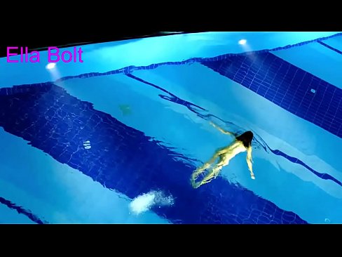 ❤️ Ech kann net ophalen ze kucken, jonk Blond gefaange schwammen plakeg am ELLA BOLT Resort Pool ❤❌ Pornovideo bei eis ❌❤
