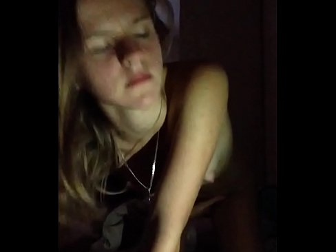 ❤️ E Meedchen masturbéiert a kummt ❤❌ Pornovideo bei eis ❌❤