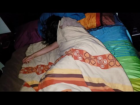 ❤️ Stiefson beréiert seng jonk Stéifmamm wärend hatt schléift. ❤❌ Pornovideo bei eis ❌❤